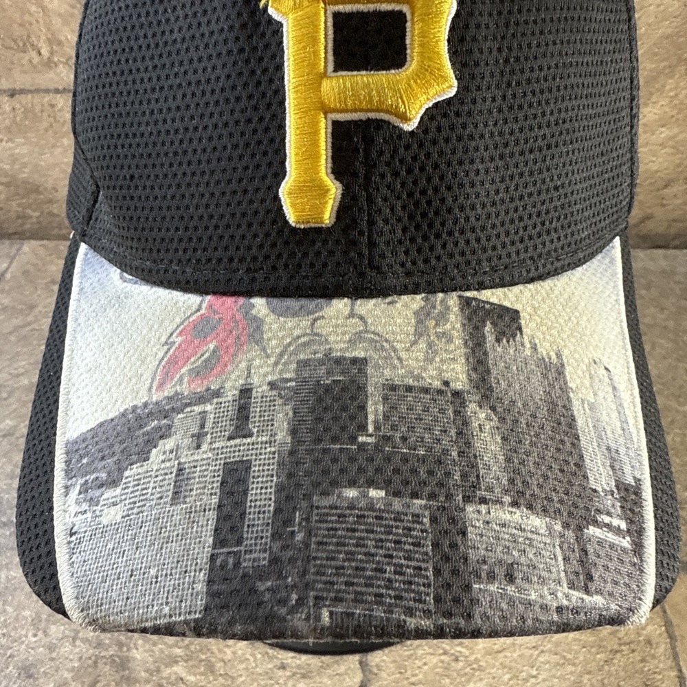 Pittsburgh Pirates City Scape Bill Flex Hat Cap M/L New Era 39Thirty MLB